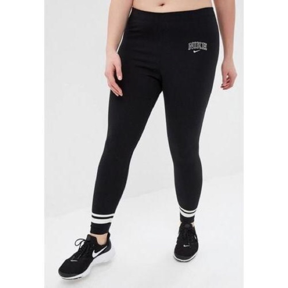 Nike Women’s Plus Size 1X Tight Fit Leggings
